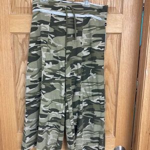 Juniors or Women’s Camo Gauchos